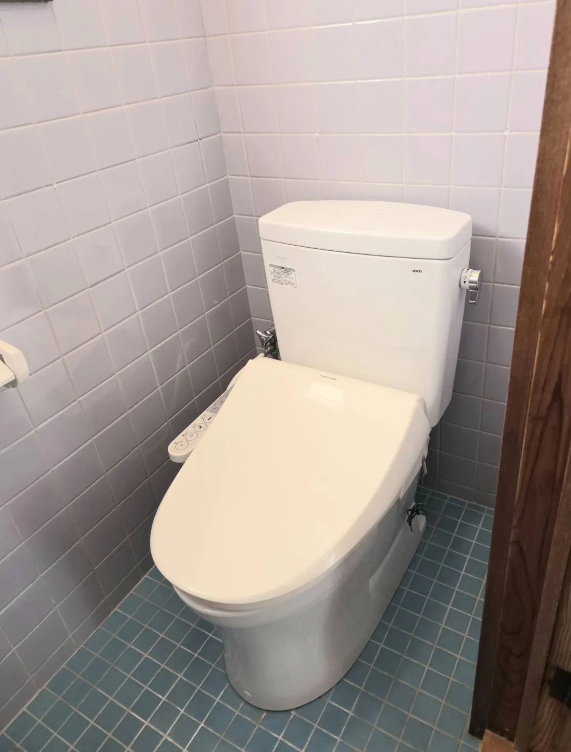 トイレ交換工事の様子