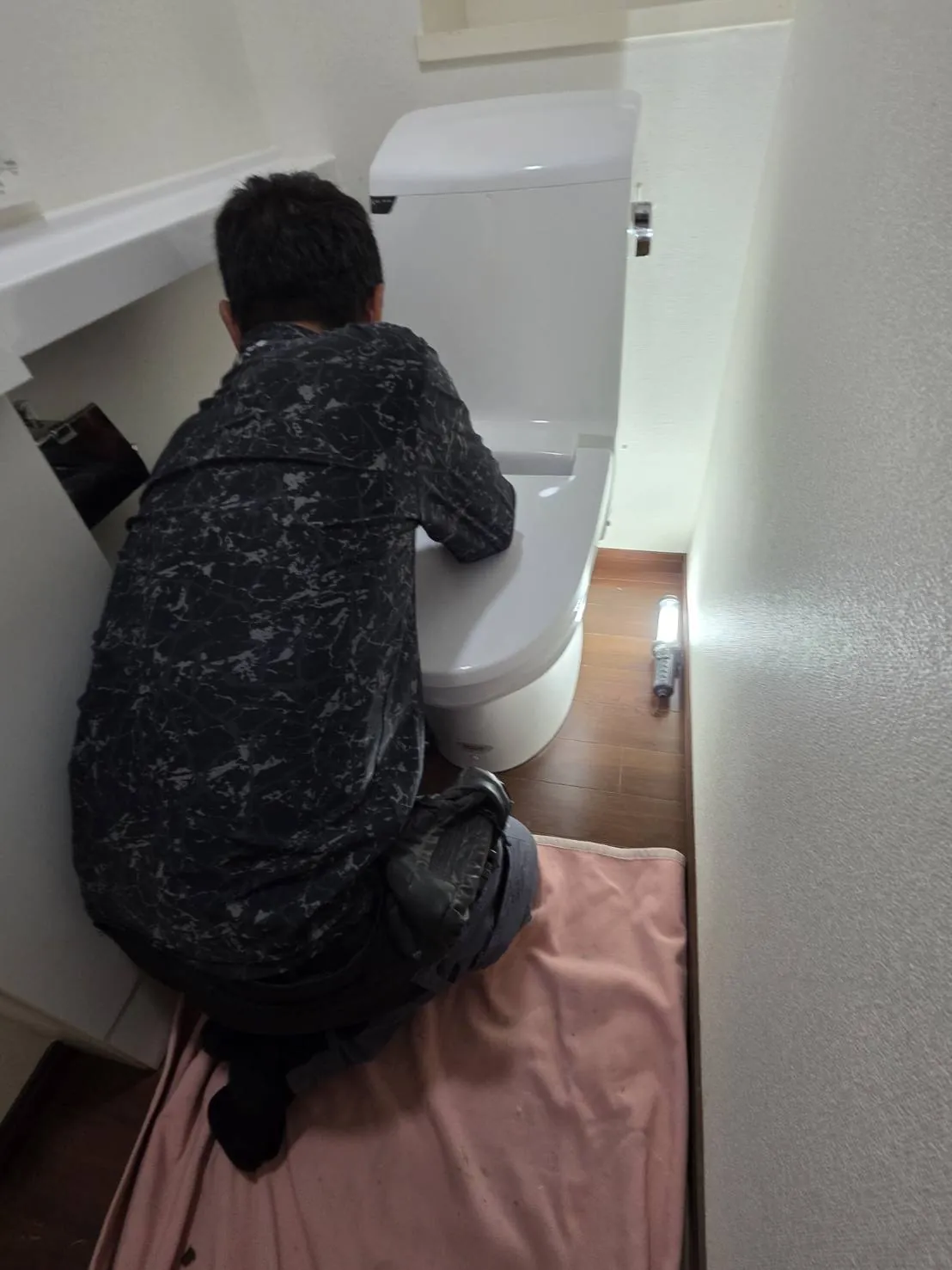 トイレ交換工事の施工中